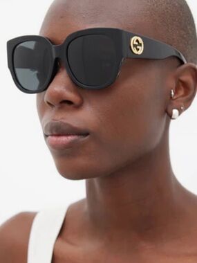 New Gucci Black and Gold Oversized Sunglasses. Authentic GG0142SA